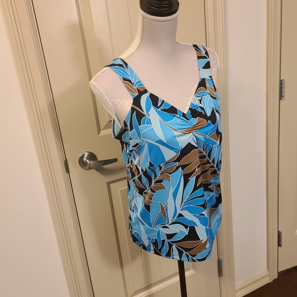 3/$35. Initiatives Tank Top. Good condition. - Picture 6 of 7